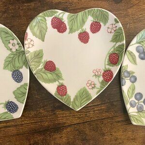 Williams Sonoma Berry Collection Heart Shaped Plates (3)